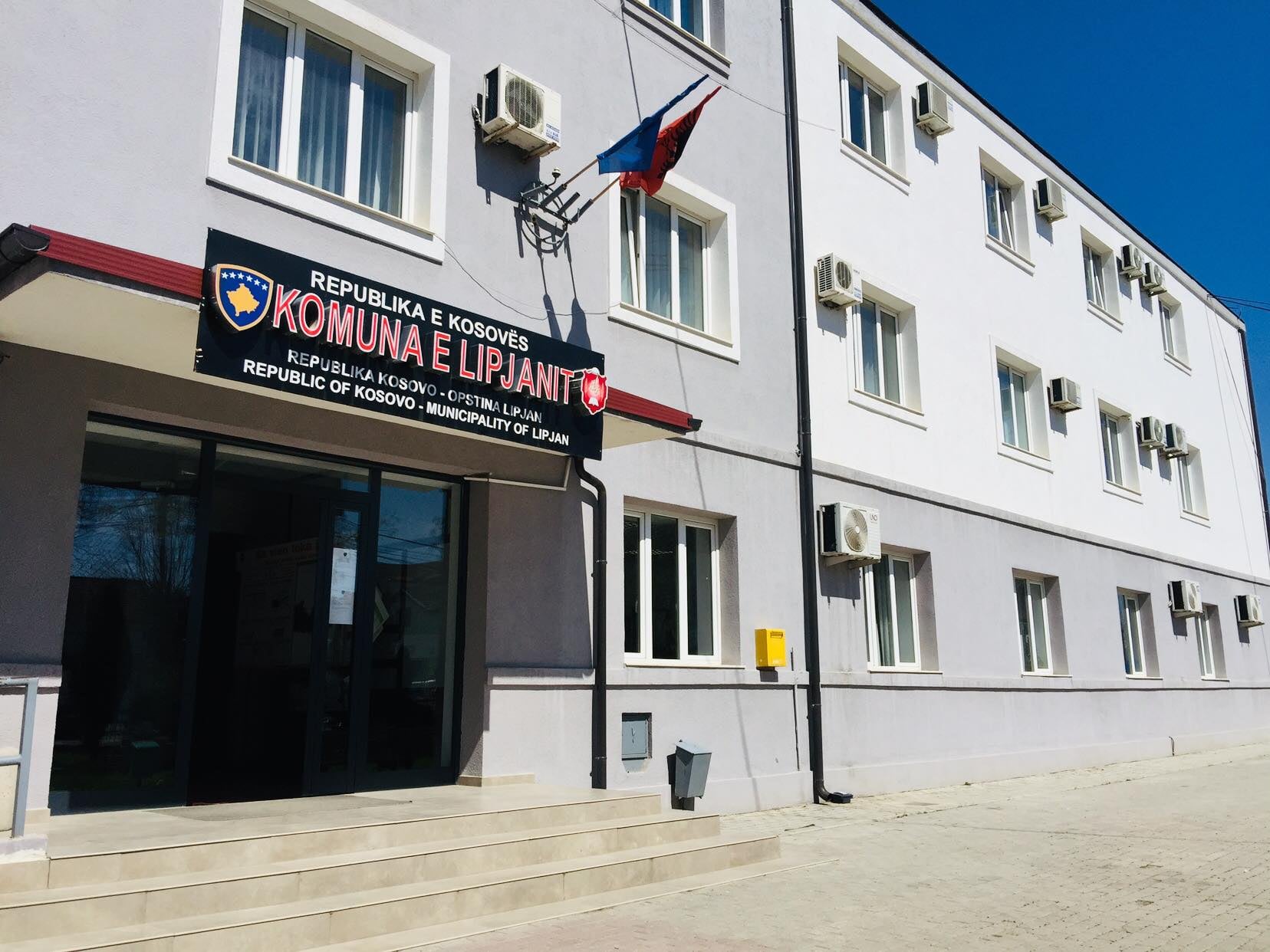 Autoritet Kontraktuese: Komuna e Lipjanit del me njoftim për kontratën e renovimit të…