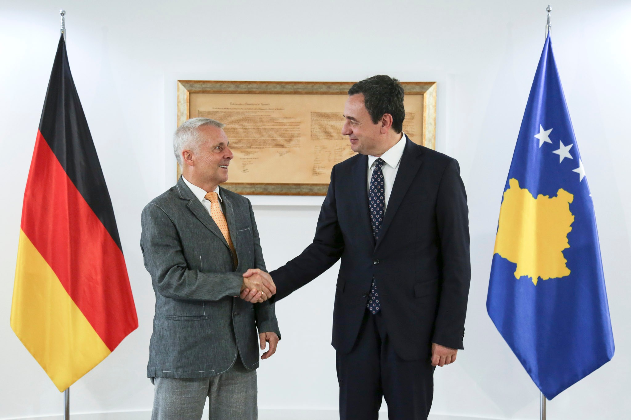 Kryeministri Ambasada shpall Ambasada gjermane njofton për takimin Kurti-Rohde në…