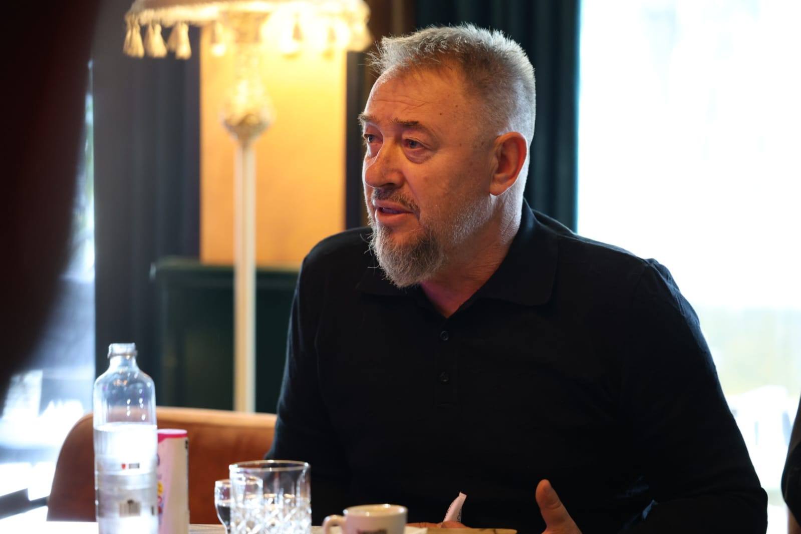 115 — Lushtaku shkëmben ide me banorë të Lagjes 1, më pas shkon në një fshat e më vonë në…