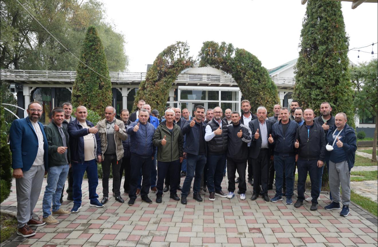 100 — Petrit Hajdari: Bujqit dhe fermerët janë prioritet – mbështetje reale, jo fjalë…