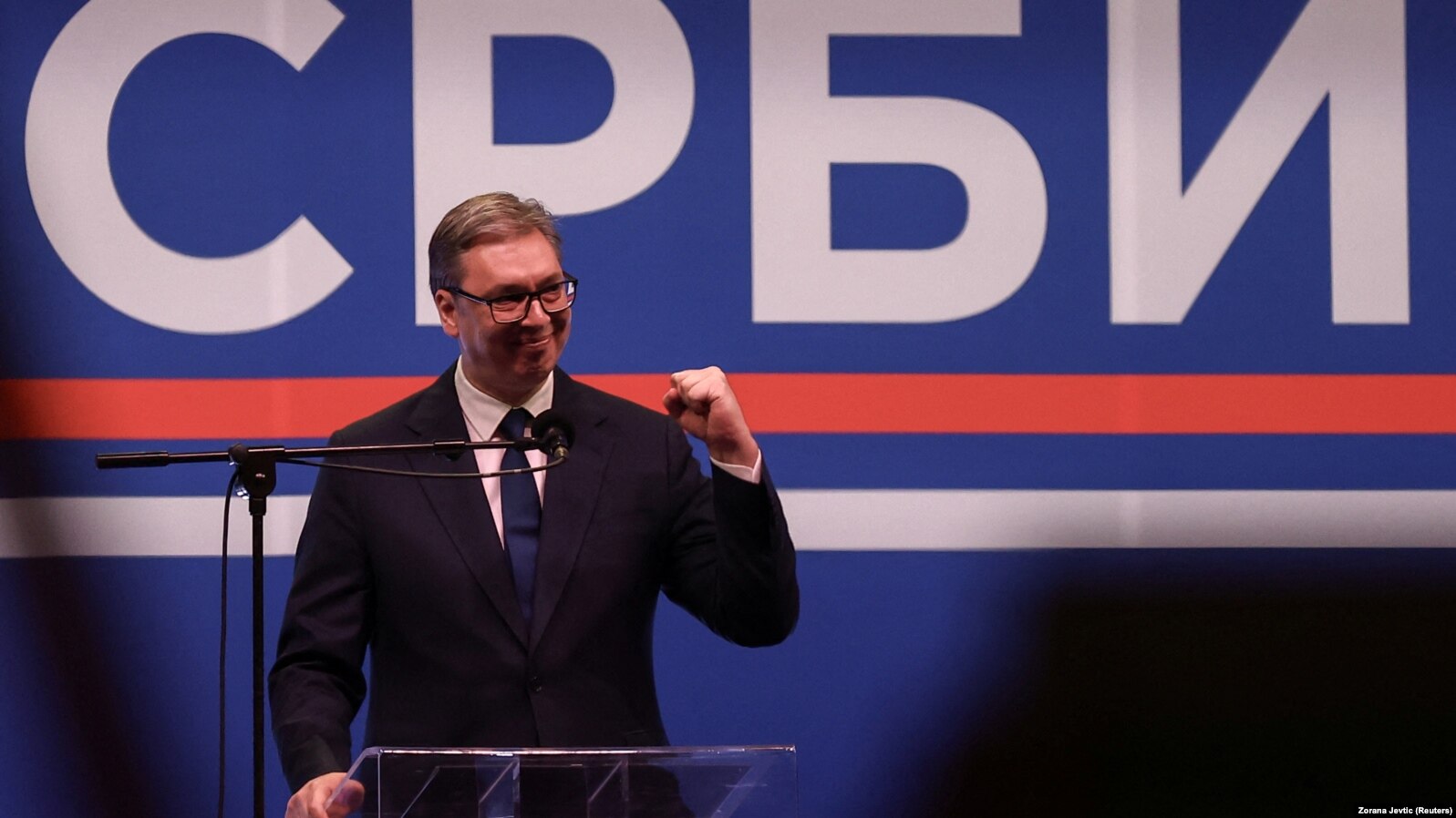 Hijet e ’90-ave: Nacionalizmi i Vuçiqit dhe Perëndimi