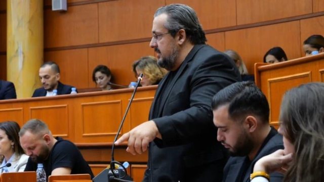 Dorian Teliti: këshilltarëve të PS-së: Gjyqin do t’ia bëjë…