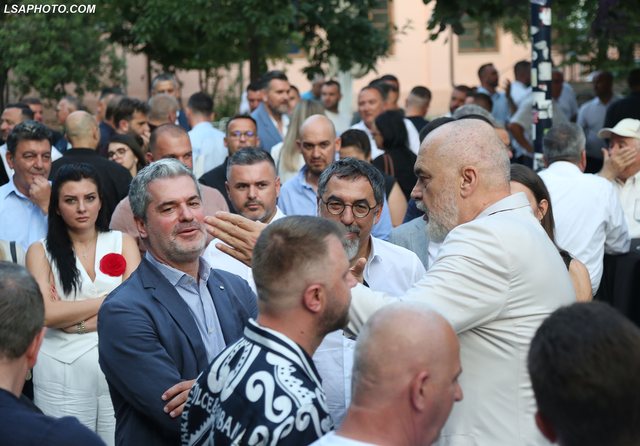 Ermal Dredha reagon pas dorëheqjes si kryebashkiak i Vlorës