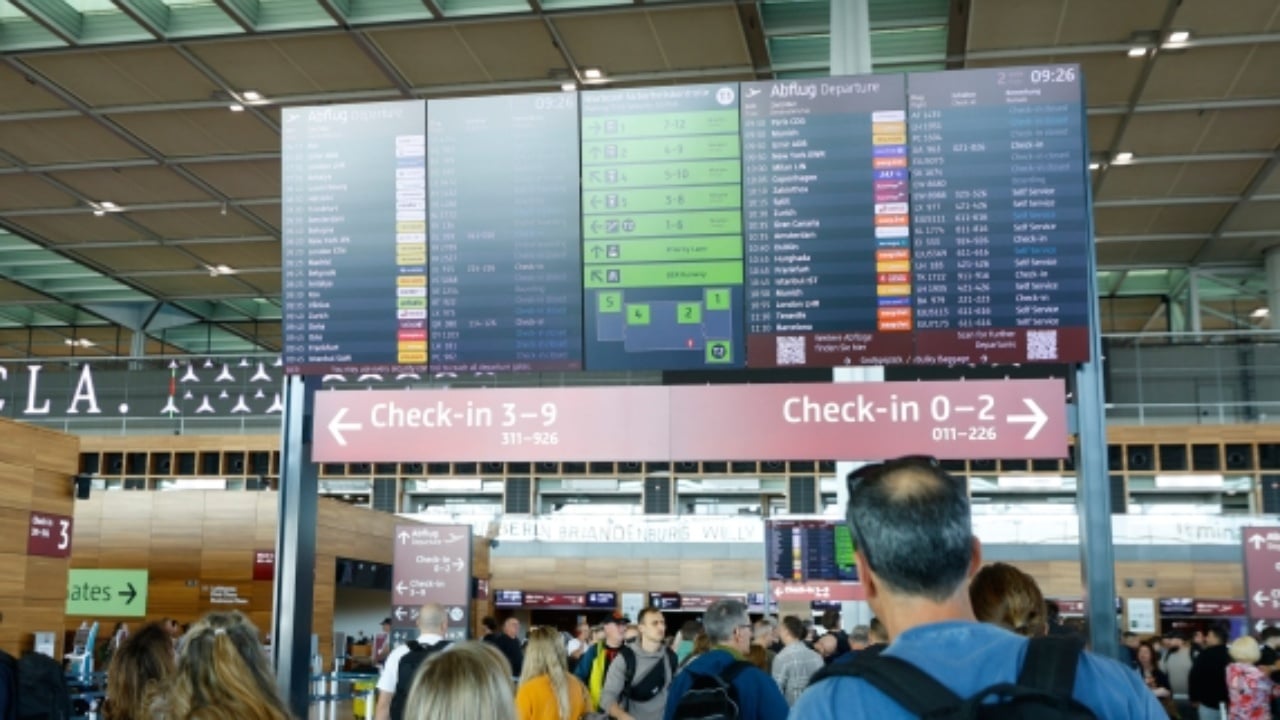 Sulmi kibernetik ndikon fluturimet, anulime vazhdojnë nesër