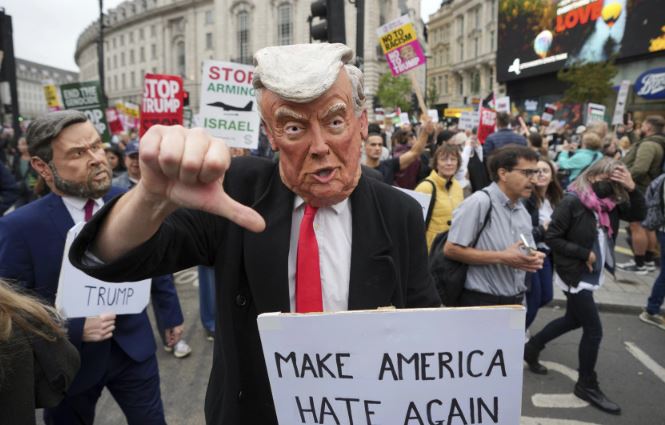 Protesta në Londër kundër Trumpit gjatë drekës me familjen mbretërore