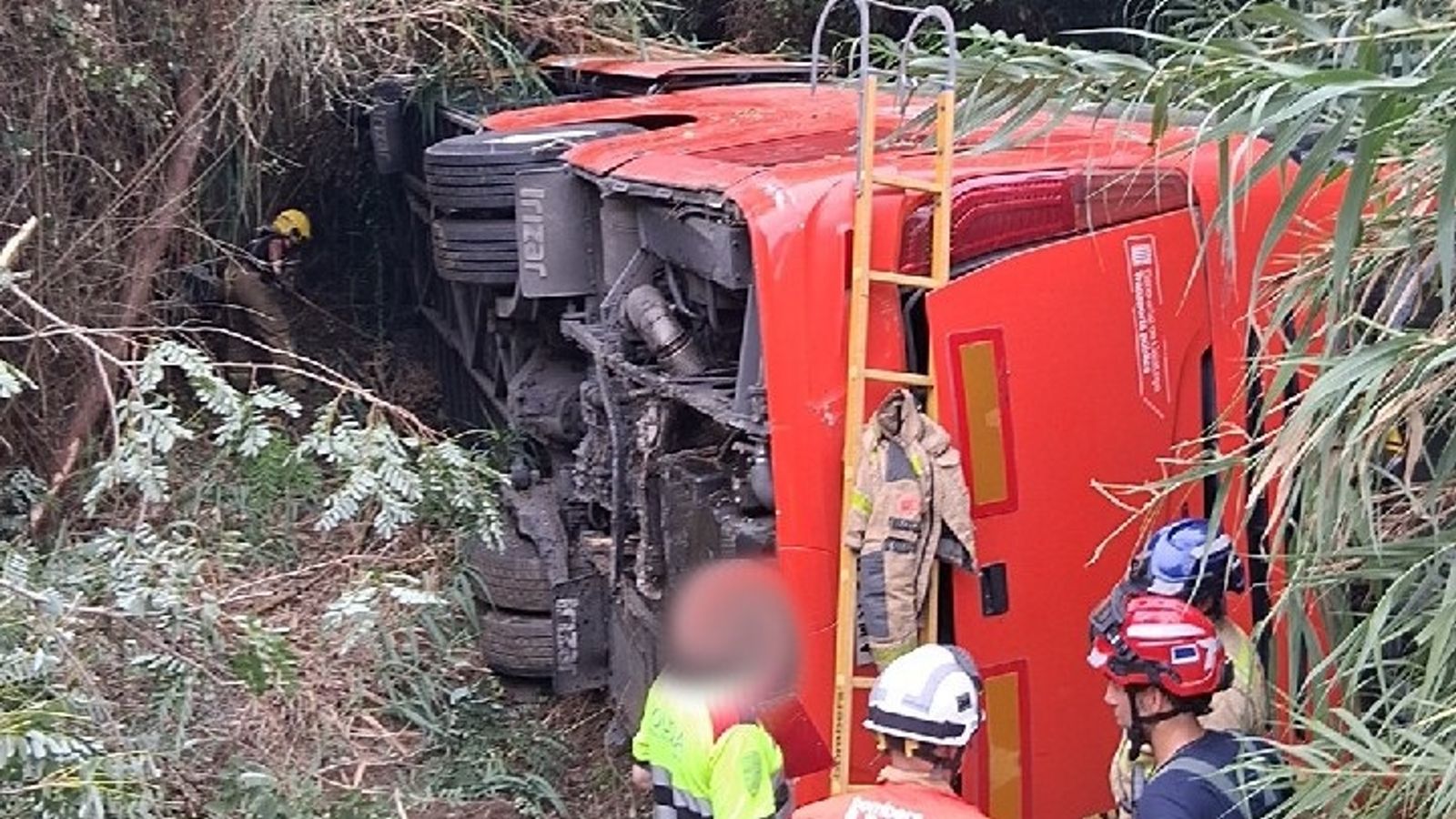 Autobusi përmbys në Katalonjë, 10 të lënduar, dy në gjendje të rëndë