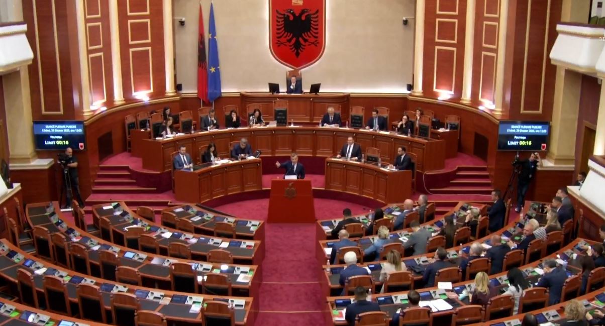 Taulant Balla: Opozita braktisi sallën/ Mbyllet mes tensioneve seanca plenare në Kuvend,…
