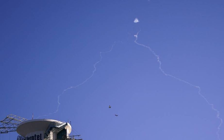 Houthit sulmojnë Tel Avivin me raketë balistike hipersonike