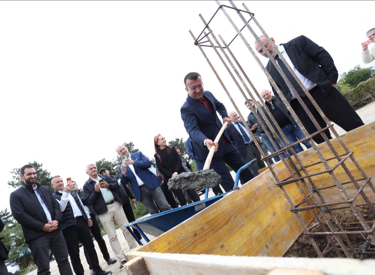 82 — Nis ndërtimi i një fabrike farmaceutike në Istog, Ferato: Do të hapen 150 vende pune