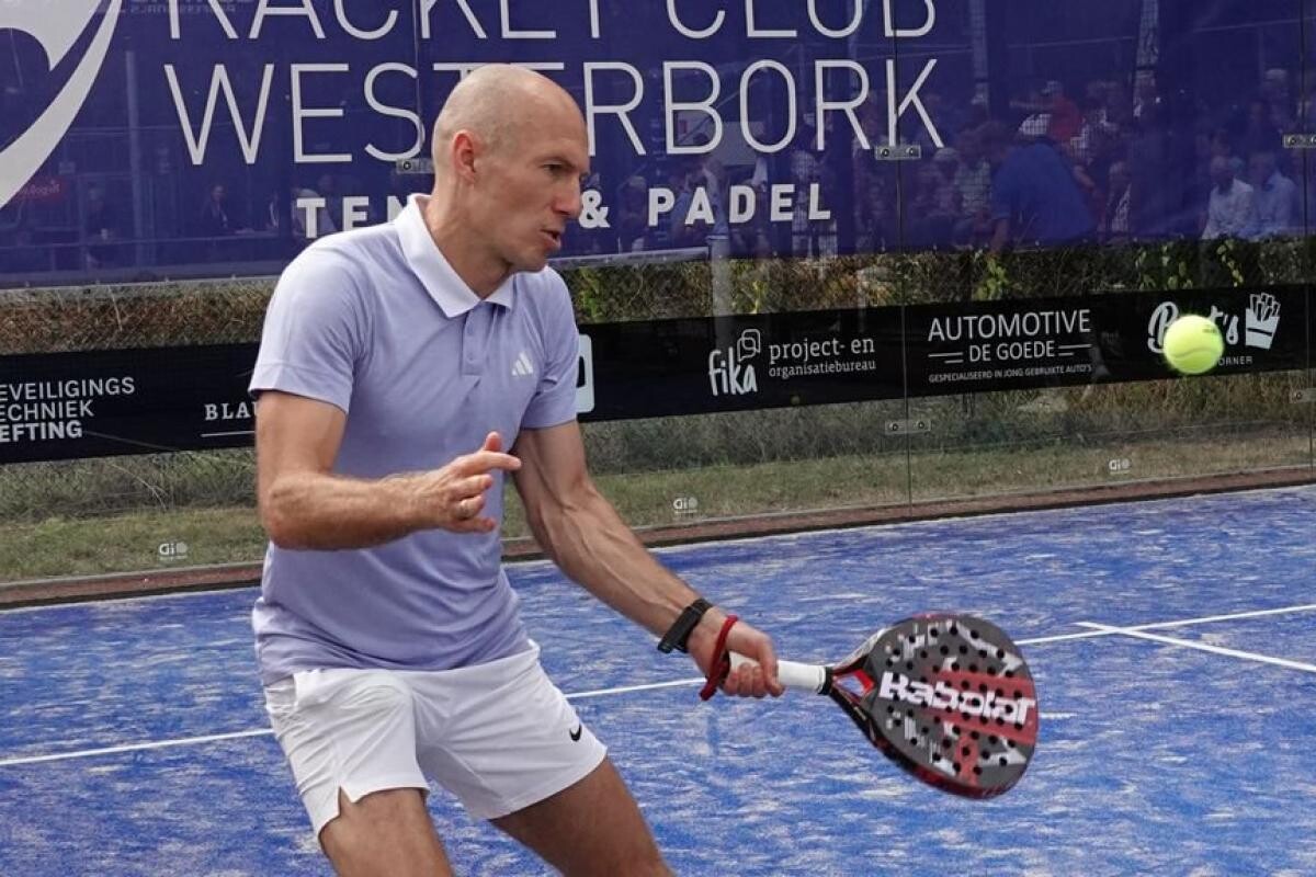Robben debuton në padel, fiton ndeshjen e parë në CUPRA FIP Tour