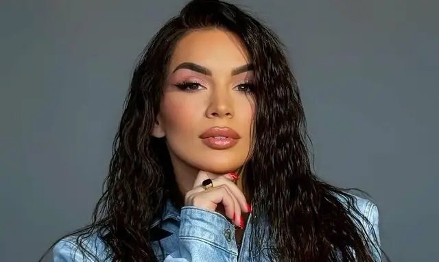 Besa Kokëdhima ndan foton e parë me bashkëshortin e saj