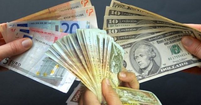 Monedhat e huaja sot: dollari, euro dhe franga zvicerane