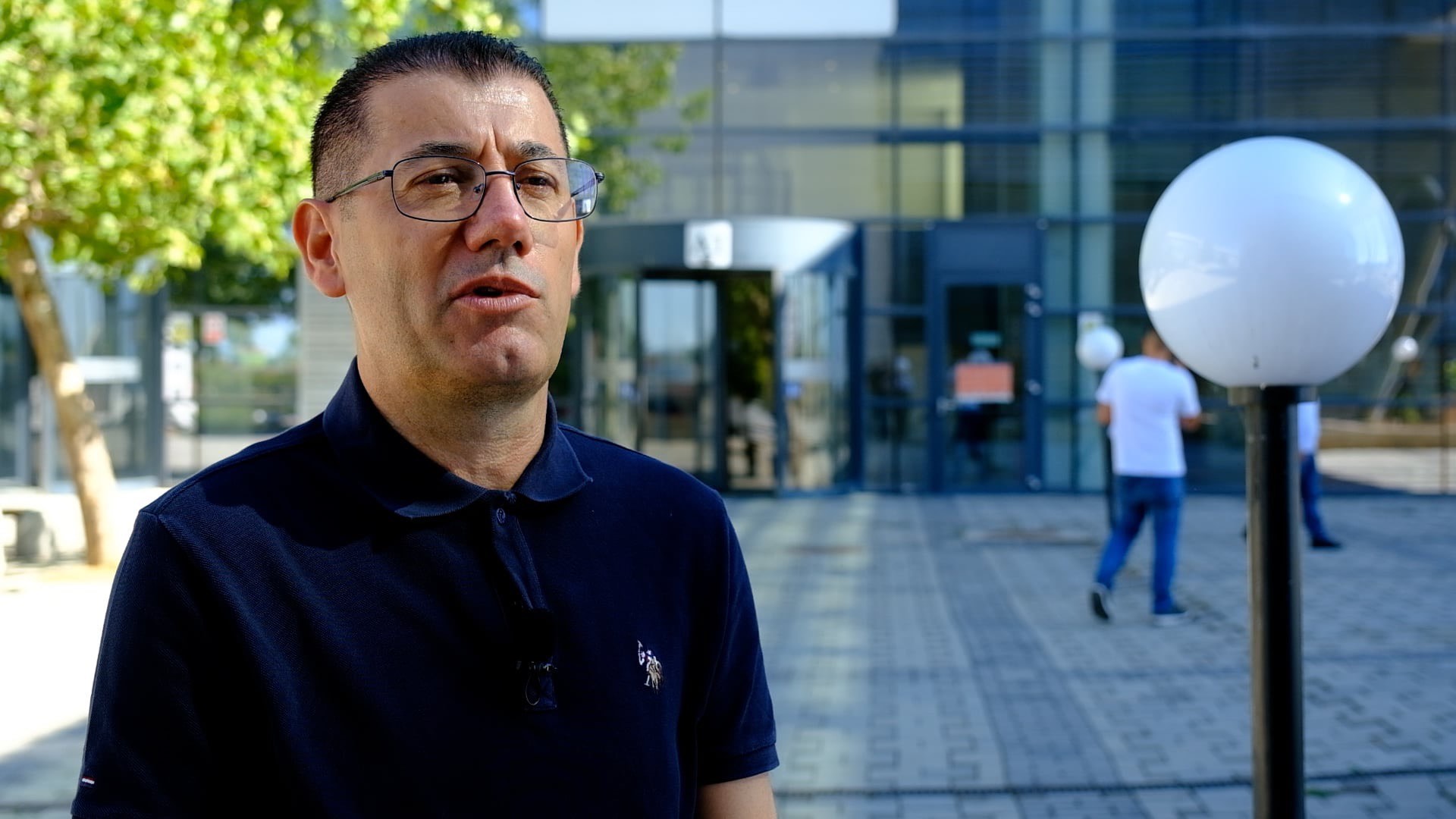 Avokati Xhevdet Smakiqi shpall Smakiqi: Heshtja e pushtetit aktual ndaj gjykimit në Hagë,…