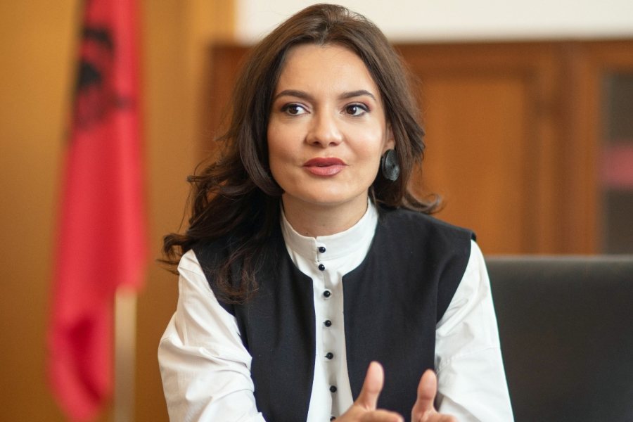 Jashtme Elisa Spiropali shpall Spiropali: BE duhet t’i heq sanksionet, Institucionet në…