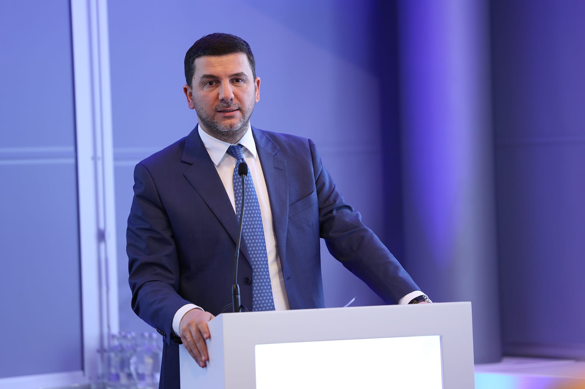 10 — Memli Krasniqi i reagon Kurtit për prishjen e raporteve me SHBA: Pa Amerikë s’je…