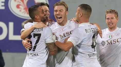 Napoli vazhdon dominimin në Serinë A me fitore ndaj Fiorentinës