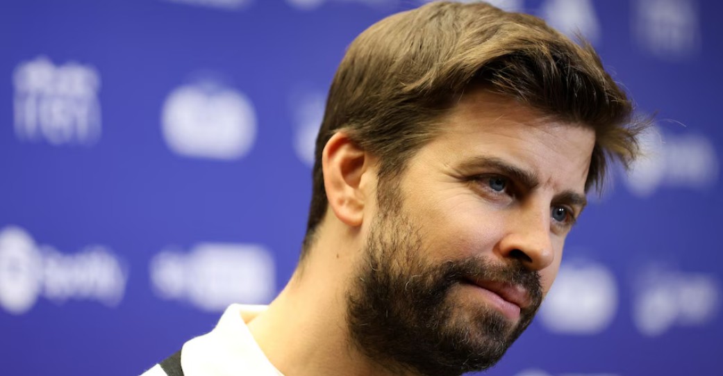 De Ena Wolf shpall Piqué i fyeu referët pas lojës, rrezikon suspendim deri në 12 ndeshje