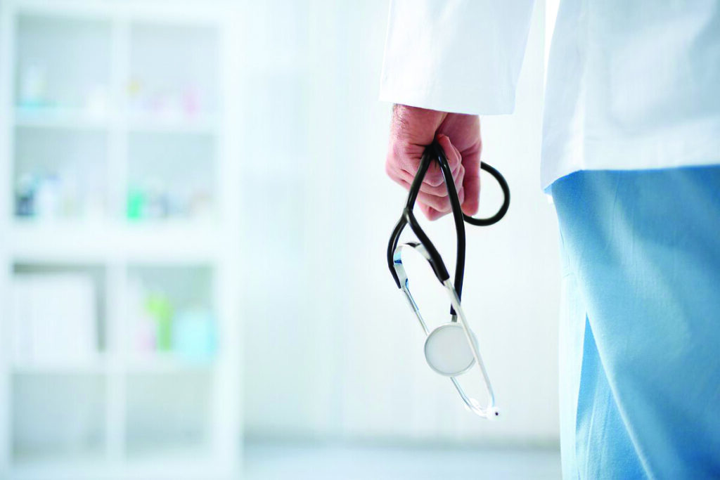 Sherr: mes punonjësve të spitalit në Tiranë, 32-vjeçari…