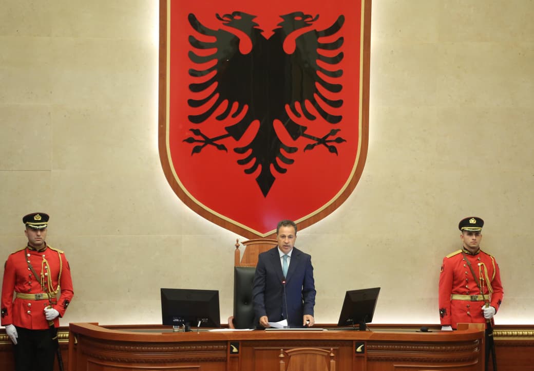 Peleshi takon liderët e opozitës për marrëveshjen në Kuvend