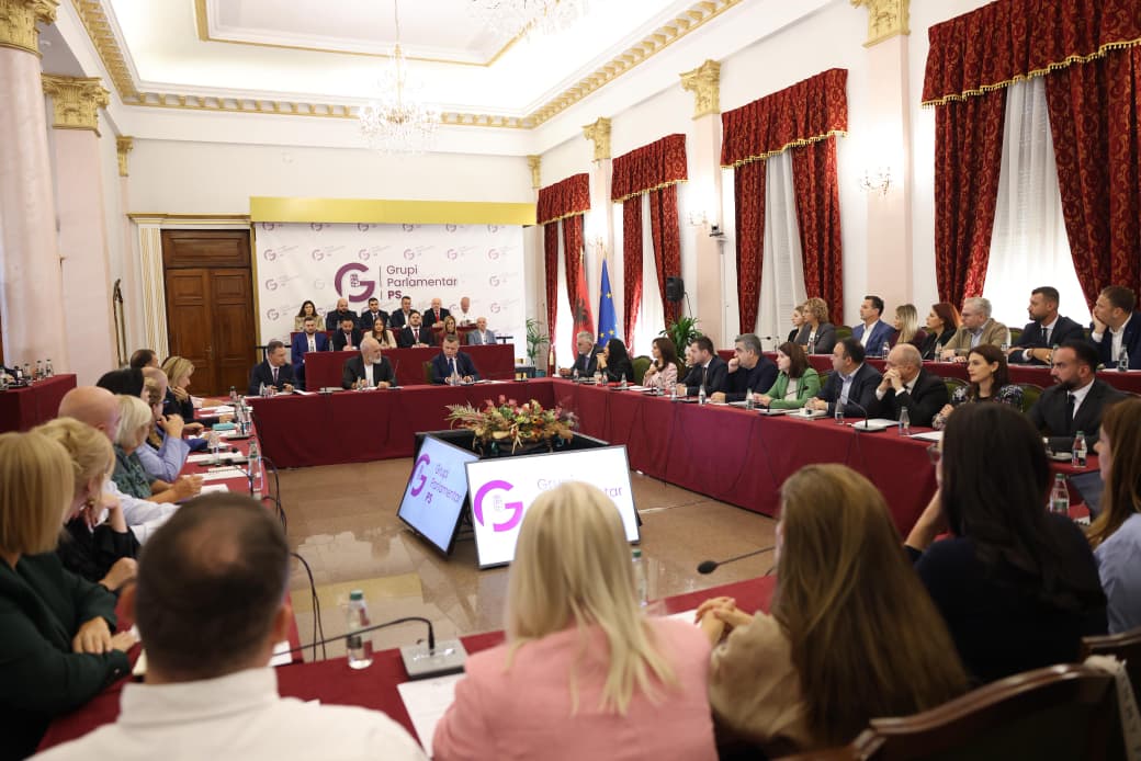 Grupi Parlamentar i PS përfundon mbledhjen, emrat e kryetarëve