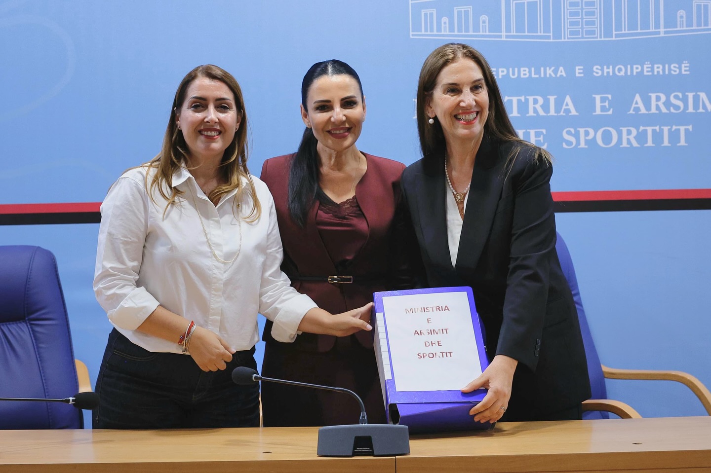 Belinda Balluku prezanton ministrat e Bujqësisë dhe Arsimit