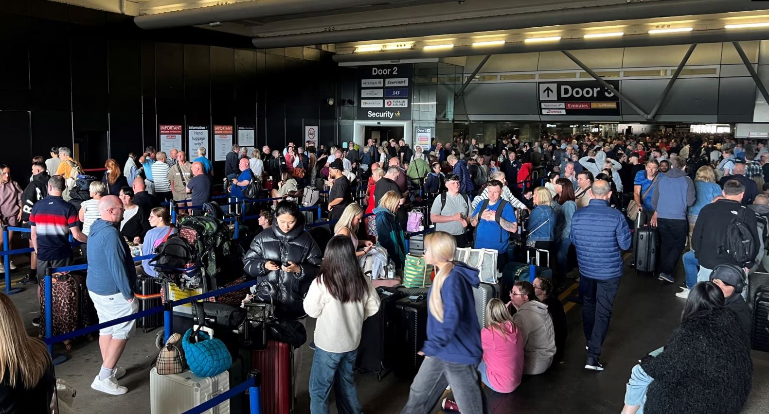 Brukseli anulon fluturimet, kaos në aeroportet europiane