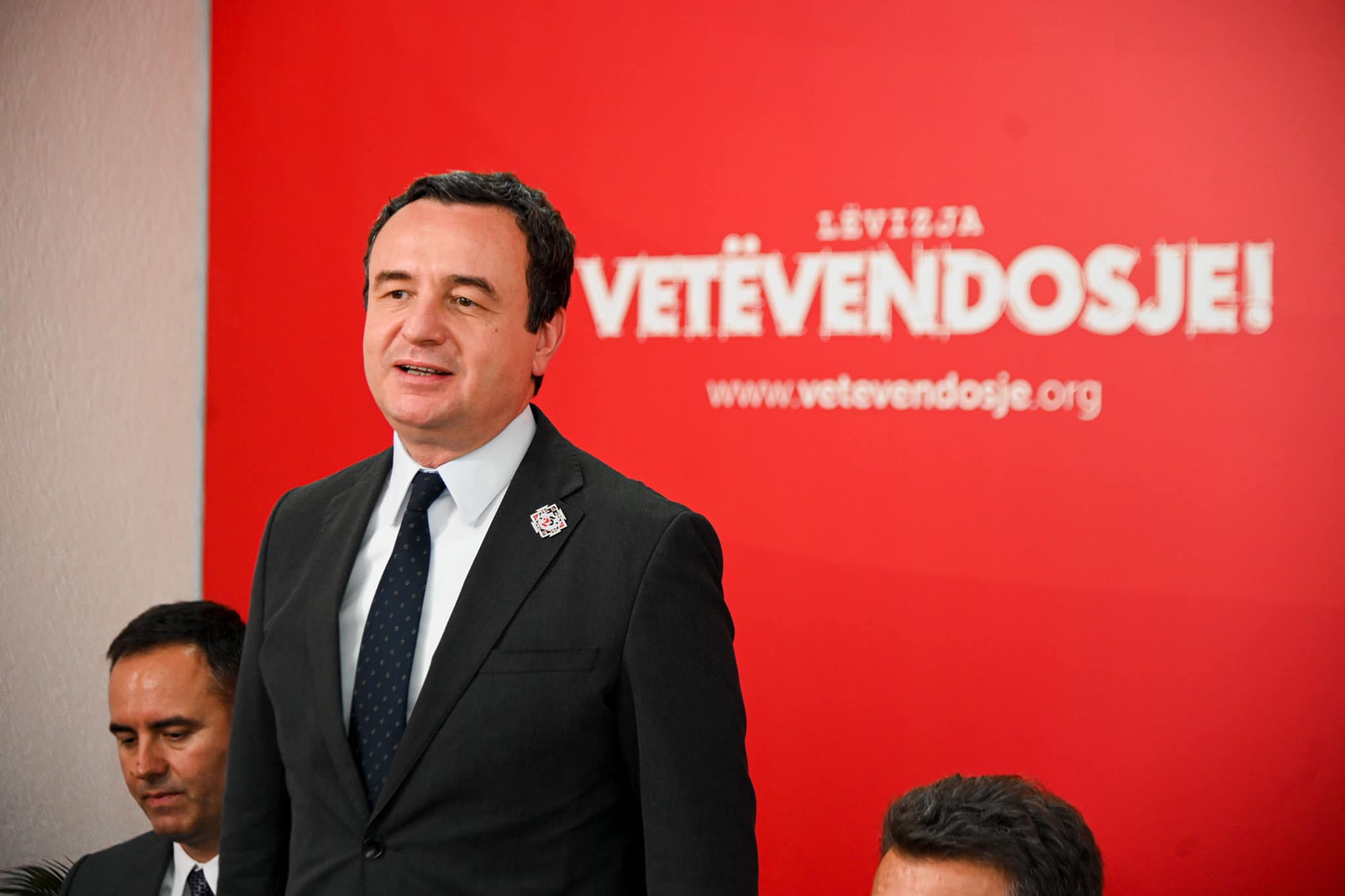 Albin Kurti propozohet nga Glauk Konjufca për kryeministër