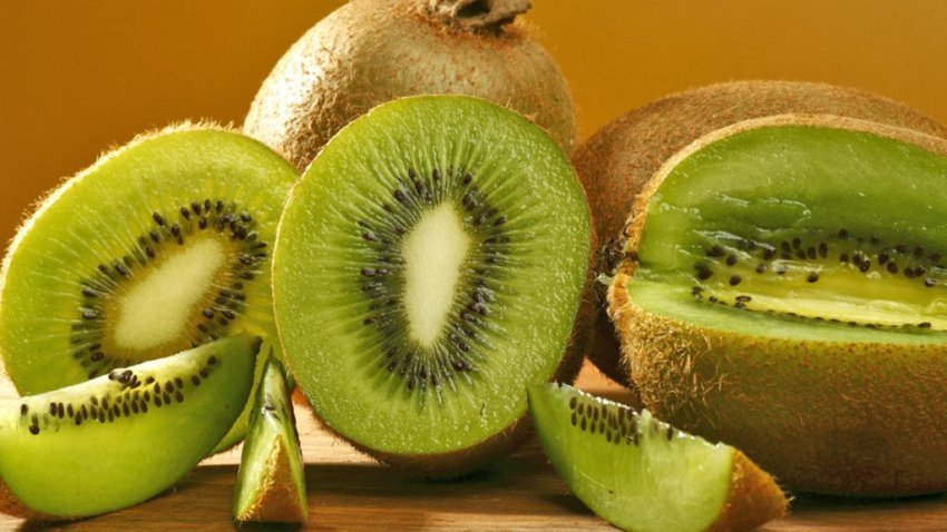 Kivi: Përfitimet shëndetësore nga konsumimi i dy frutave në ditë