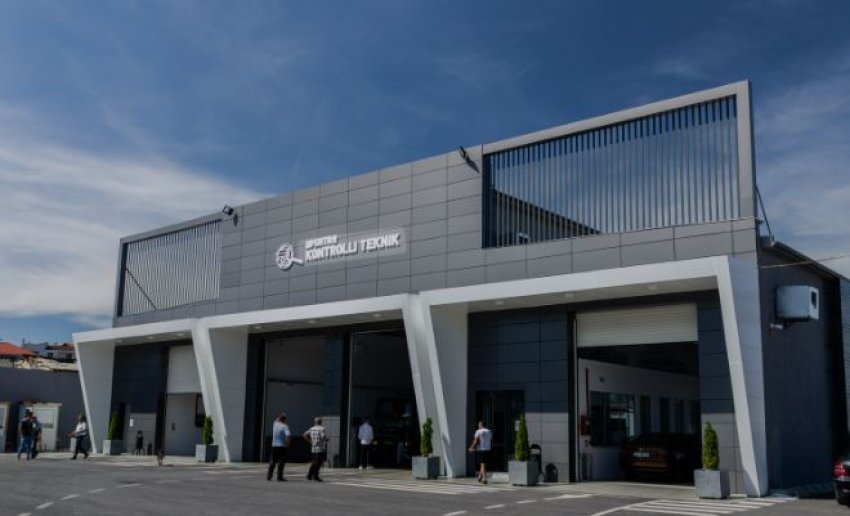 Zyrtarët e DRSHTRR Fier nën hetim për kalimin e makinave me defekt