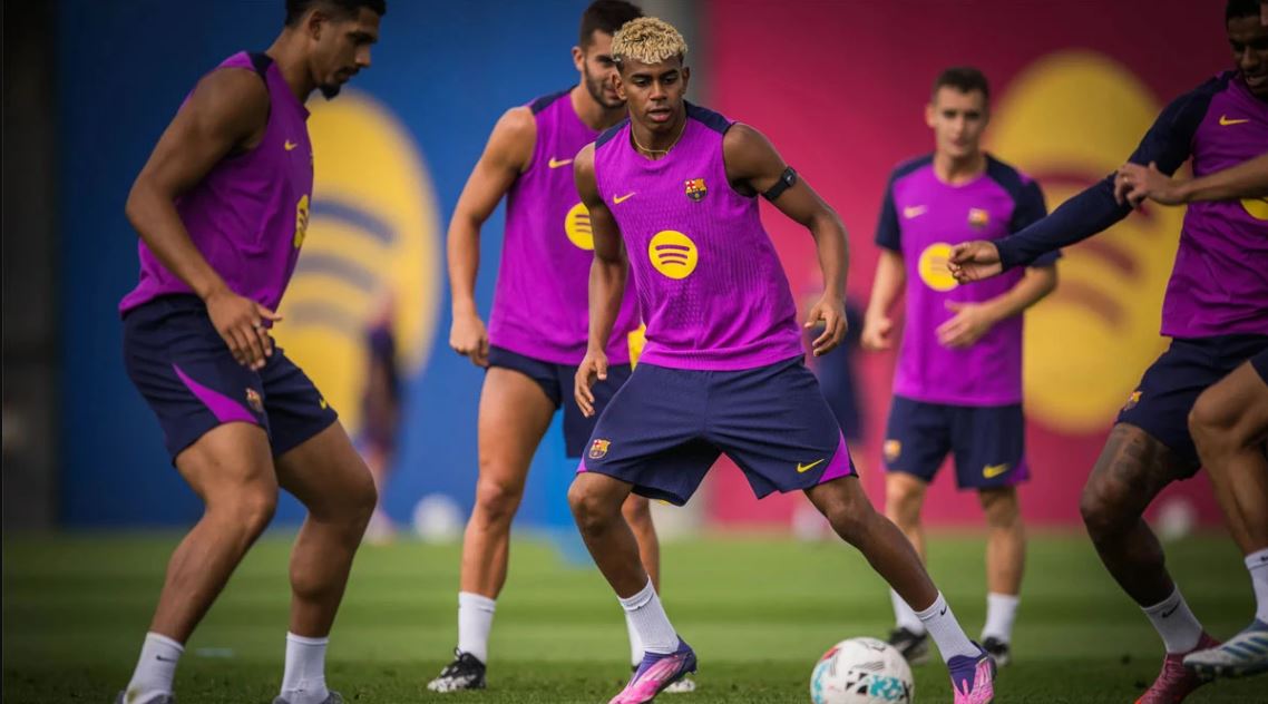 Barcelona sfidon Newcastle në Champions League me rikthimin e De Jong