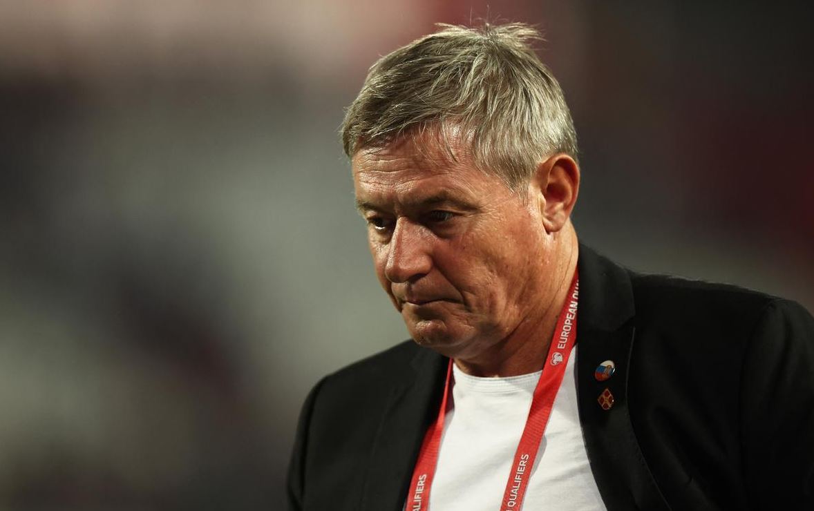 Serbia "zien", tifozët kërkojnë dorëheqjen e Stojkovic