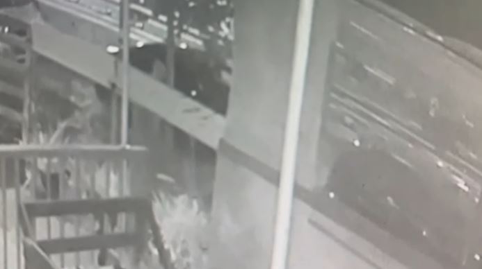 Djegia e qëllimshme e automjetit në Tiranë, arrestohet 34-vjeçari