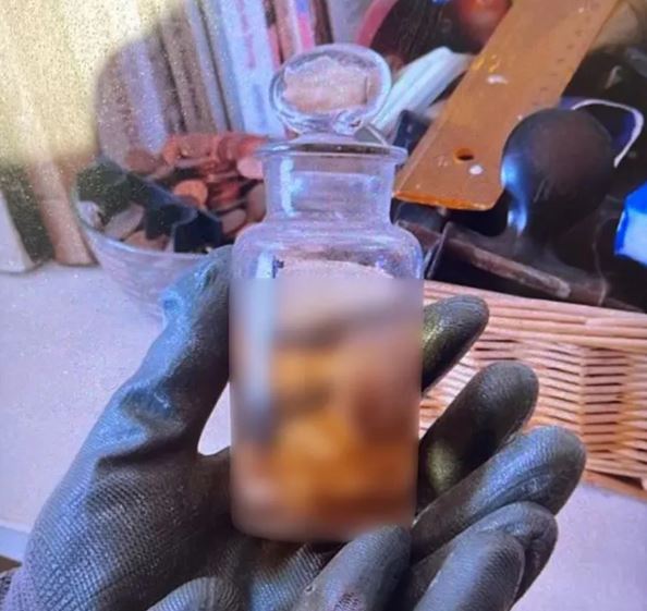 E frikshme në Greqi/ Policia gjen një fetus brenda shishes së qelqit! thotë autori