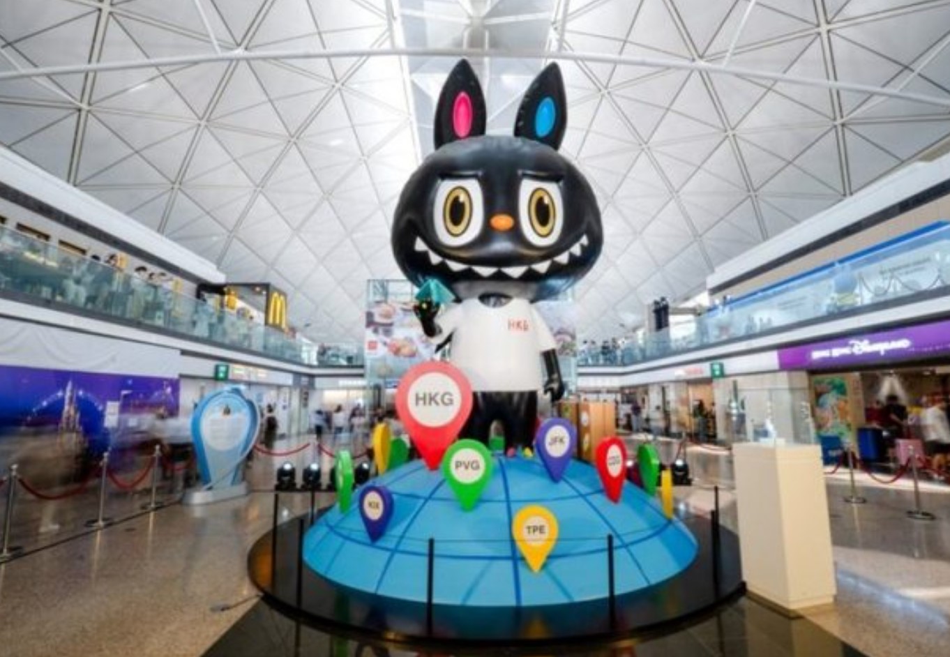 Labubu: gjigante “pushton” aeroportin e Hong Kongut – nis…