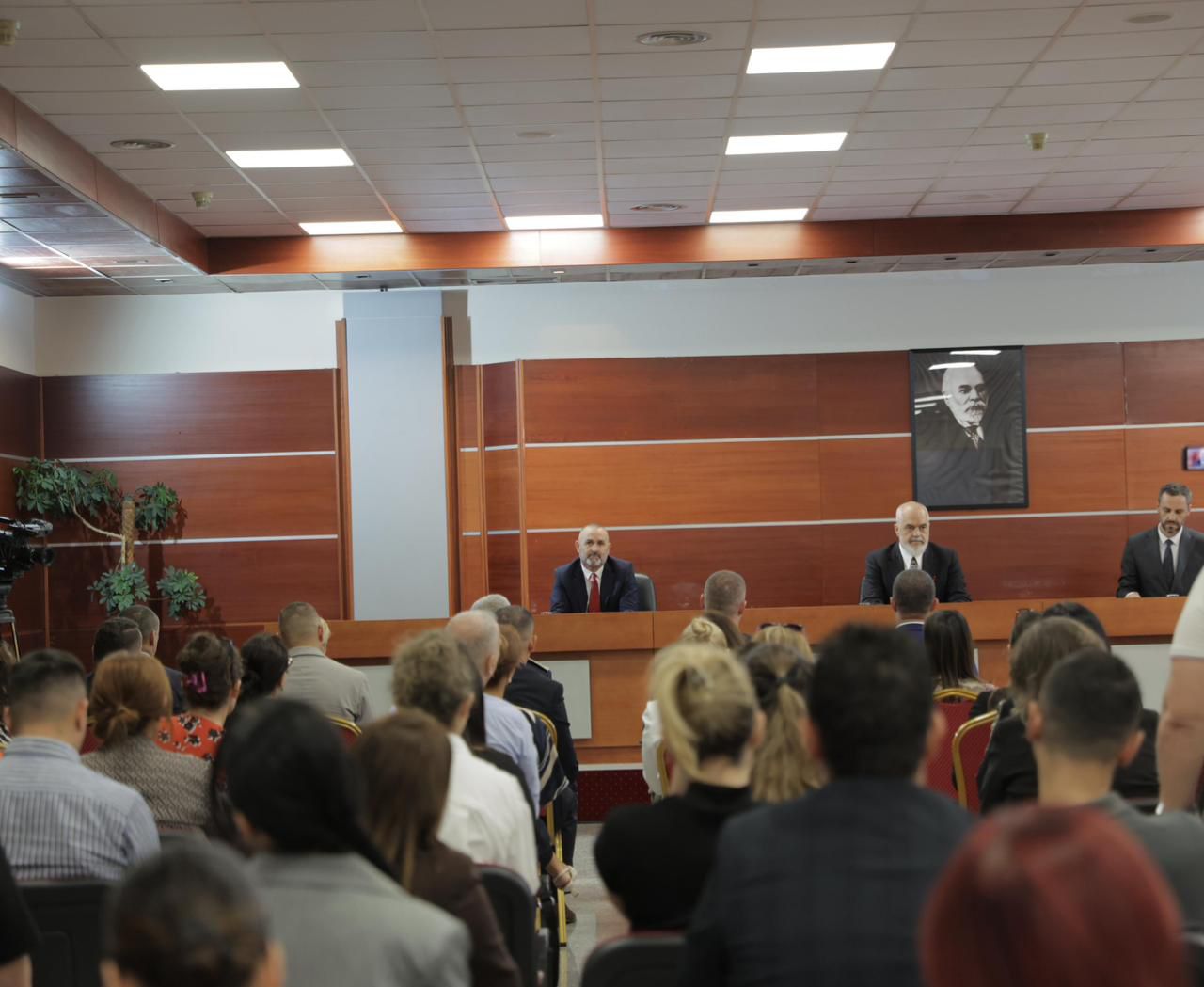 Manja kalon stafetën te Lamallari, Rama bën batuta në ceremoni