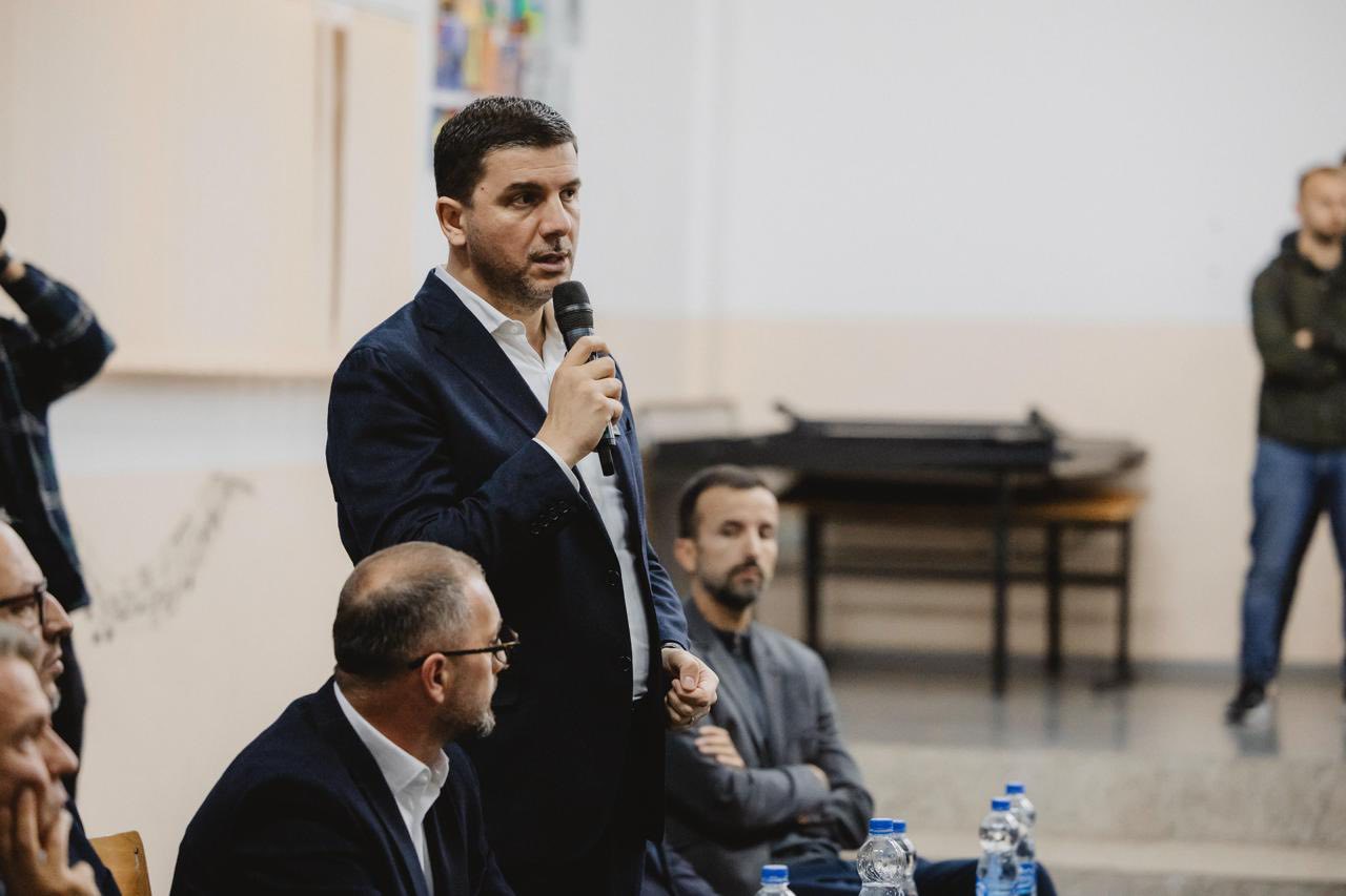 191 — Krasniqi: Llapushniku qëndron i vendosur dhe besnik për PDK-në dhe Petrit Hajdarin…