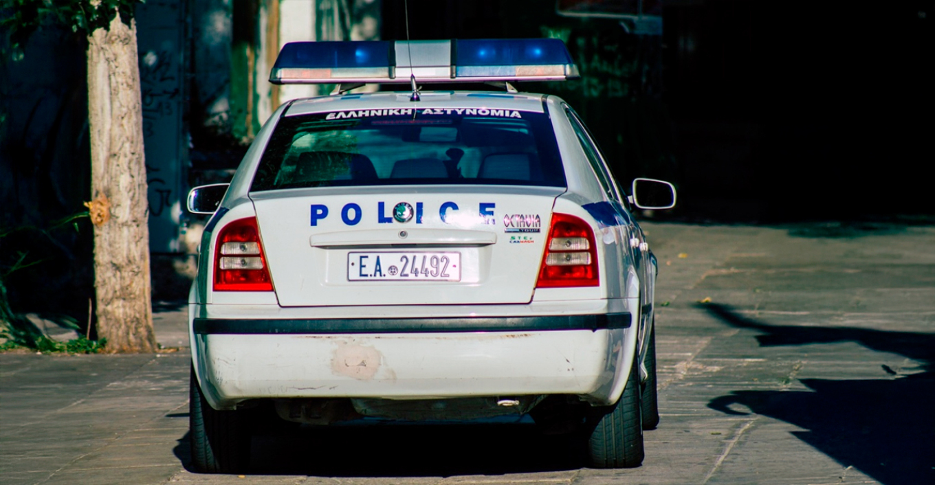 50-vjeçari mbyt motrën dhe telefonon policinë për krimin e tij