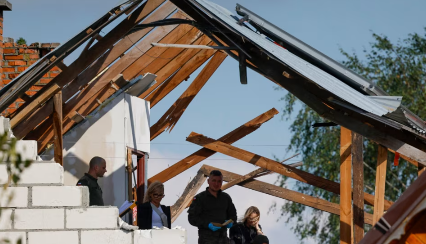 Polonia kufizon trafikun ajror pas rrëzimit të dronëve rusë
