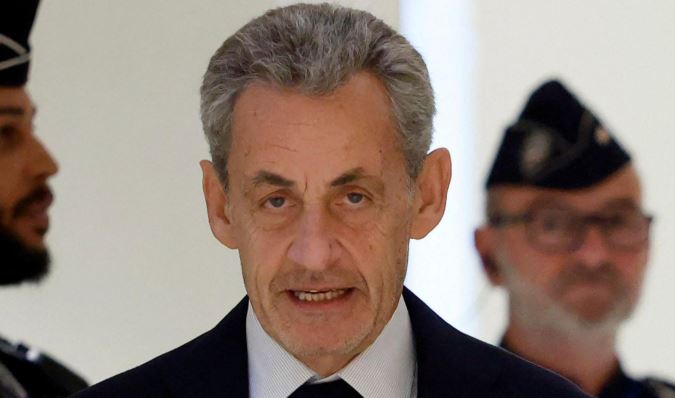 Muamar Gadafi shpall “Skandal!”/ U dënua me 5 vite burg, Sarkozy: Do të fle në qeli, por…