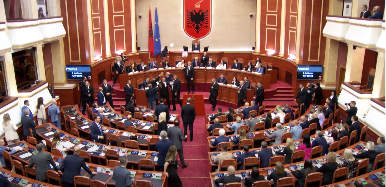 Masa disiplinore për Gazmend Bardhin dhe Fidel Krekën në Kuvend