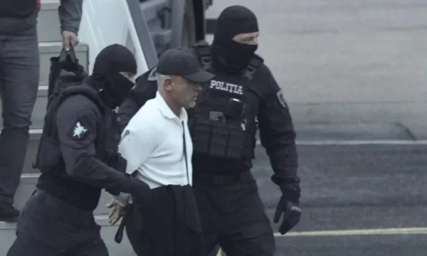 Presidenten Maia Sandu shpall Greqia ekstradon oligarkun në Moldavi në një rast mashtrimi…