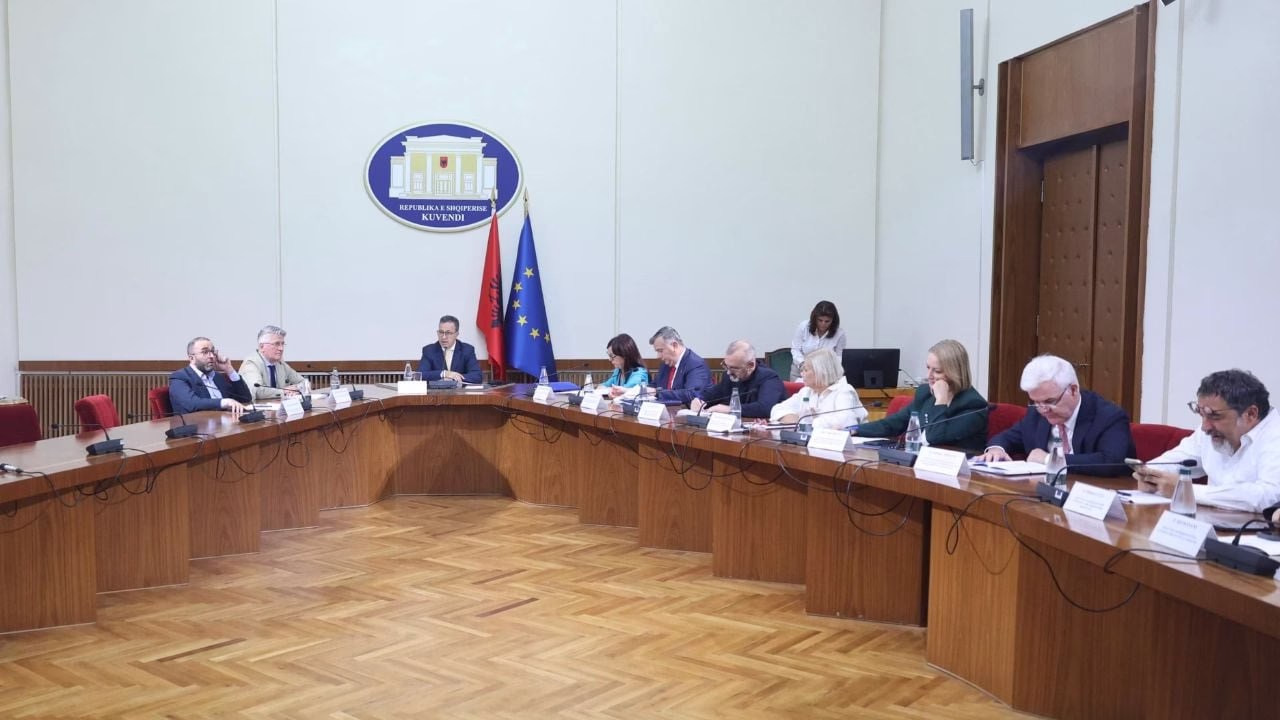 Struktura: e re e Kuvendit, Peleshi shtyn përpara miratimin…