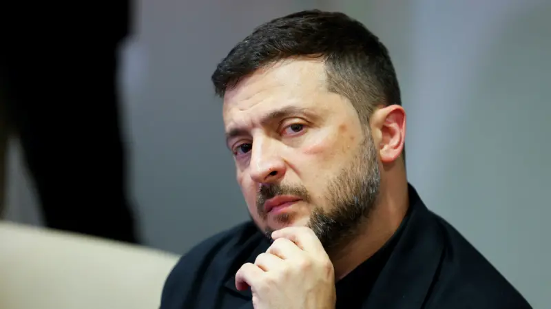 Presidenti Volodymyr Zelensky: Zelensky dënon sulmet ruse që zgjatën 12 orë