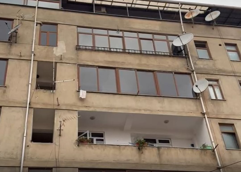 Bullizohej: nga bashkëmoshatarët, 14-vjeçarja hidhet nga…