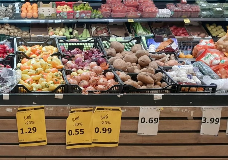 Teuta Halimi shpall “Blejmë kur ka aksione”: Familjet kosovare nën presionin e inflacionit