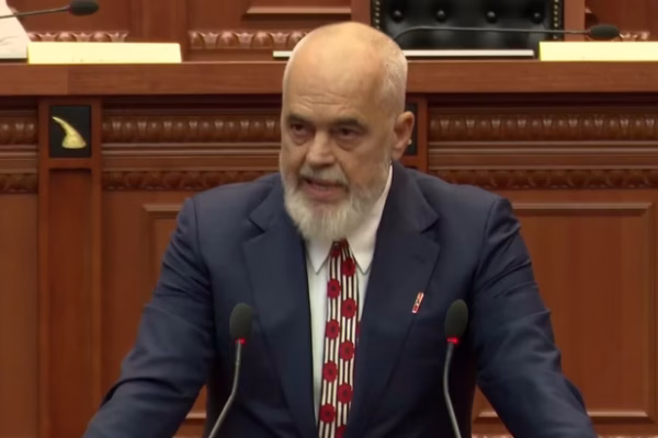 Shqipëria duhet të tërheqë mjekë të huaj dhe profesionistë të tjerë