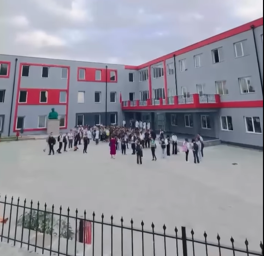 Meleq Gosnishti shpall Rama: Shkolla “” në Përmet, nga ndërtesë e vjetër në qendër…