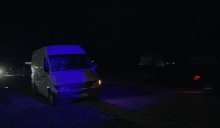 Qarkullimit Rrugor shpall U përplas me automjetin e parkuar gabim e më pas aksidentoi për…