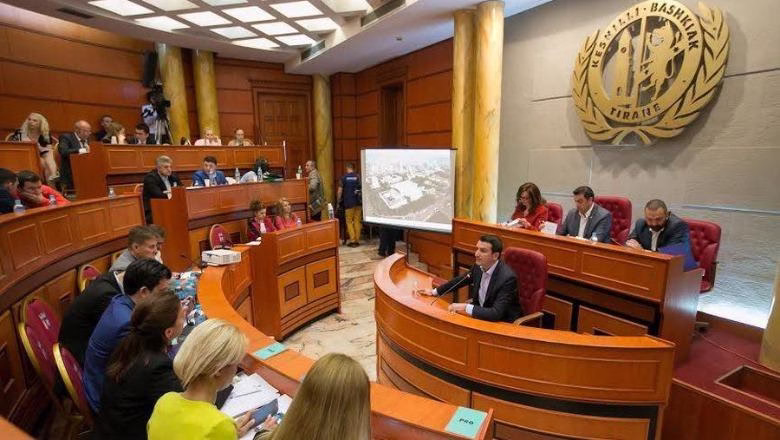 Këshilli Bashkiak i Tiranës kërkon dëgjimin e Veliajt para shkarkimit
