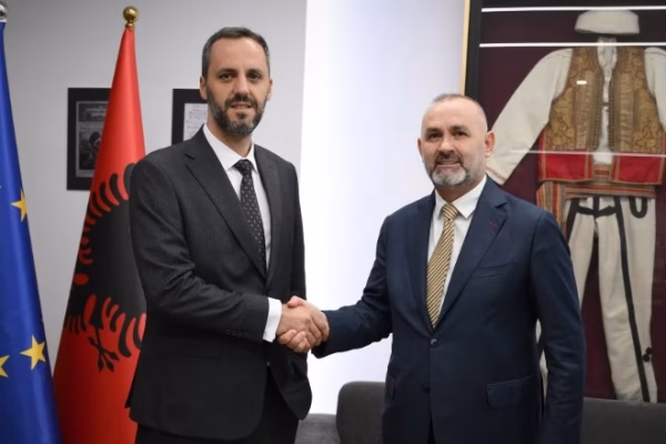 Besfort Lamallari do të avancojë punën në Ministrinë e Drejtësisë